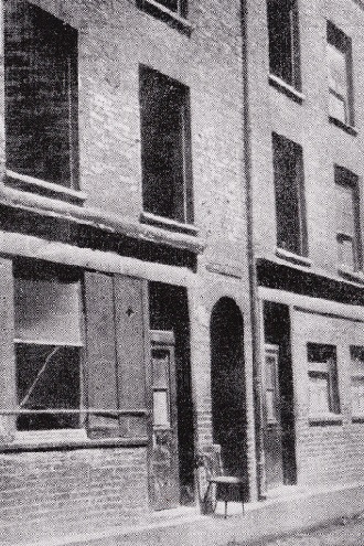 26 and 27 Dorset Street with the arched entrance to Miller's Court, photographed c.1928 and published in Leonard Matters, The Mystery of Jack the Ripper (1929). It shows the street frontage, not Room 13.. Photograph c.1928, forty years after the murder: the frontage as it was then, not in 1888